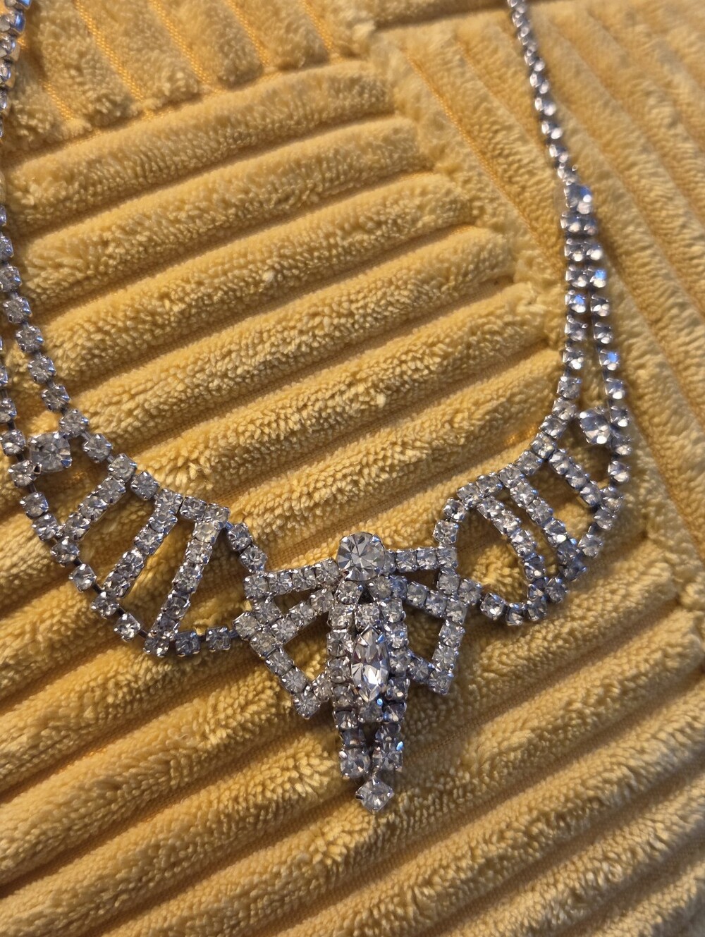 Vintage Rhinestone Necklace Art Deco Raised Center Cluster